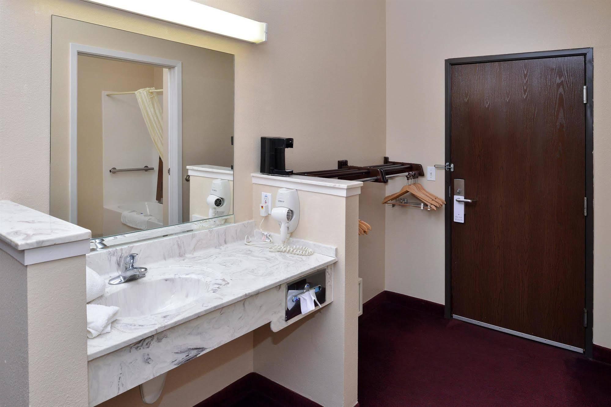 Americas Best Value Inn Somerville Texas Εξωτερικό φωτογραφία